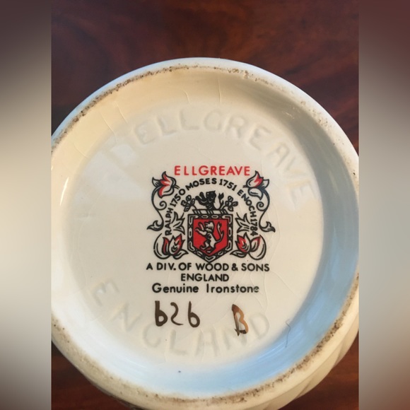 Lovely English ironstone tea pot — Ellgreave 626B.  Swirled style, flowers, gold - Picture 5 of 7